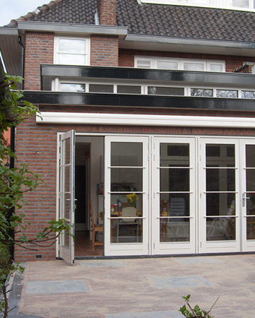 MrWoon-Raamdecoratie-aanbouw-2x-openslaande-deuren-bron-Lexarchitecten