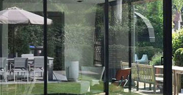 MrWoon-Raamdecoratie-aanbouw-hout-en-staal-Pinterest