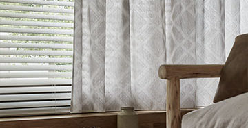 Natuurlijke uitstraling met houten jaloezieën - 160711A-34579 Toppoint gordijn Canna Silva houten jaloezie 9010 Basswood