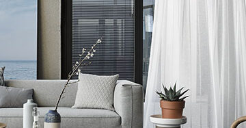 Een koel huis in de zomer Toppoint gordijn Lucia Scala alu jaloezie 78003 mat