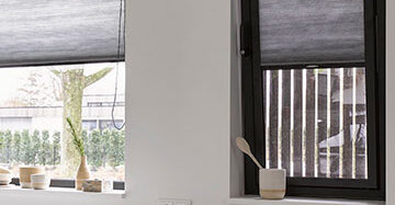Raamdecoratie voor smalle en kleine ramen Toppoint zwarte EasyClick met Duette 61830 en Duette in breed raam 61830