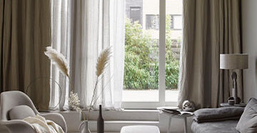 Ibizalook in huis met linnen gordijnen Toppoint gordijn Evisa en Evisa voile