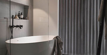 Privacy in de badkamer Toppoint Versus gordijn Basics Malene dicht