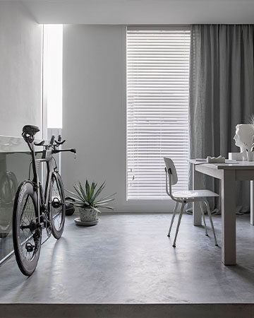 Nieuwe raamdecoratie, zo kies je de kleuren en materialen Toppoint gordijn Evisa Silva houten jaloezieën wit