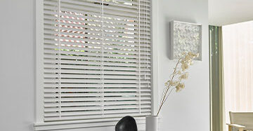 Maatwerk raamdecoratie, perfect passend Toppoint Silva houten jaloezieen