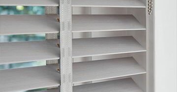 Raamdecoratie voor openslaande deuren_Toppoint Silva houten jaloezieen
