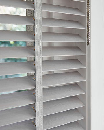 Raamdecoratie voor openslaande deuren_Toppoint Silva houten jaloezieen